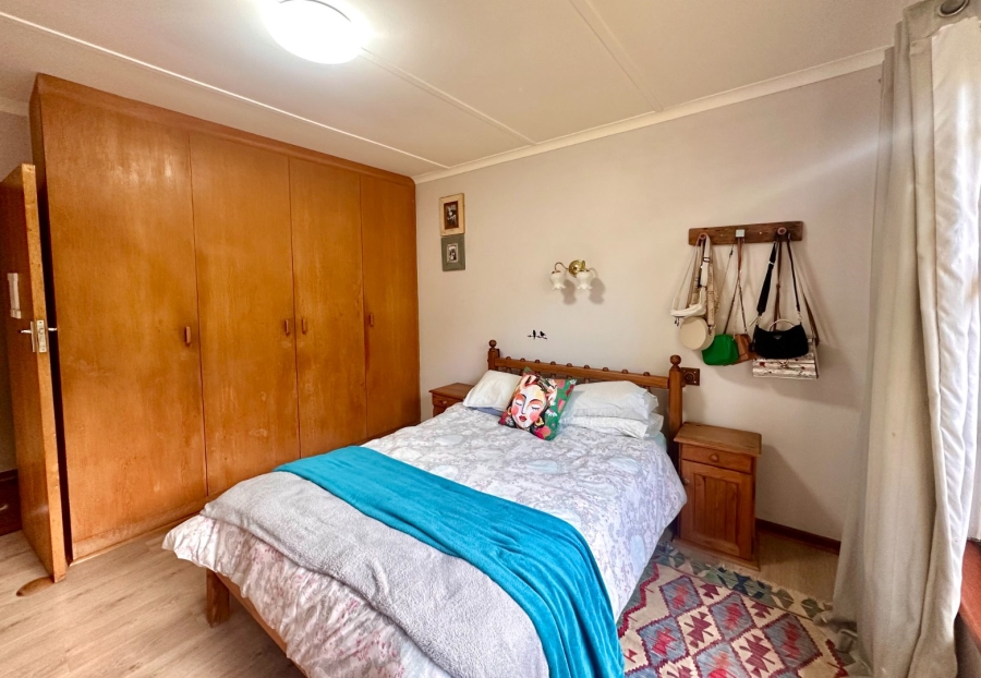 4 Bedroom Property for Sale in Glen Barrie Western Cape